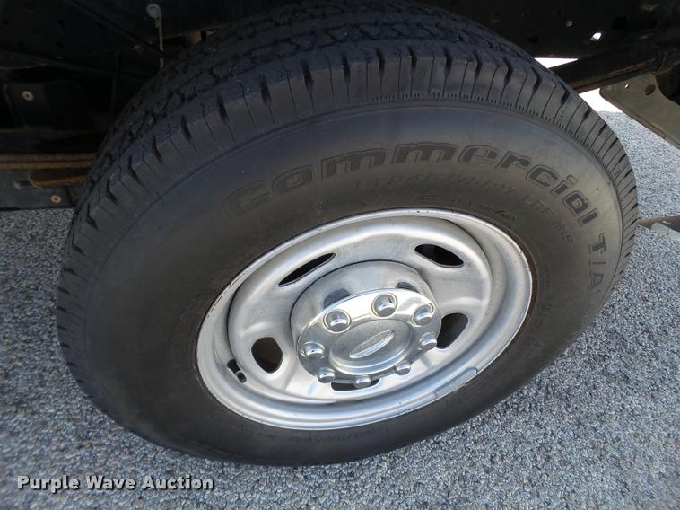 image for item L1631 2011 Ford F250 Super Duty Crew Cab pickup truck