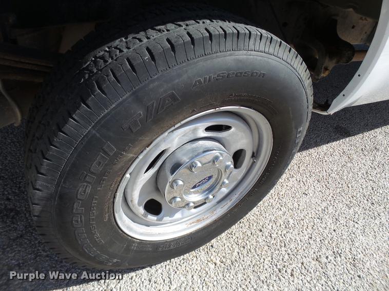 image for item L1631 2011 Ford F250 Super Duty Crew Cab pickup truck