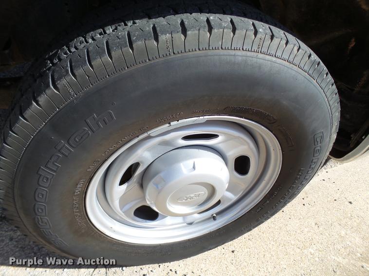 image for item L1631 2011 Ford F250 Super Duty Crew Cab pickup truck