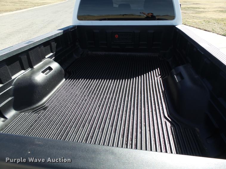 image for item L1631 2011 Ford F250 Super Duty Crew Cab pickup truck
