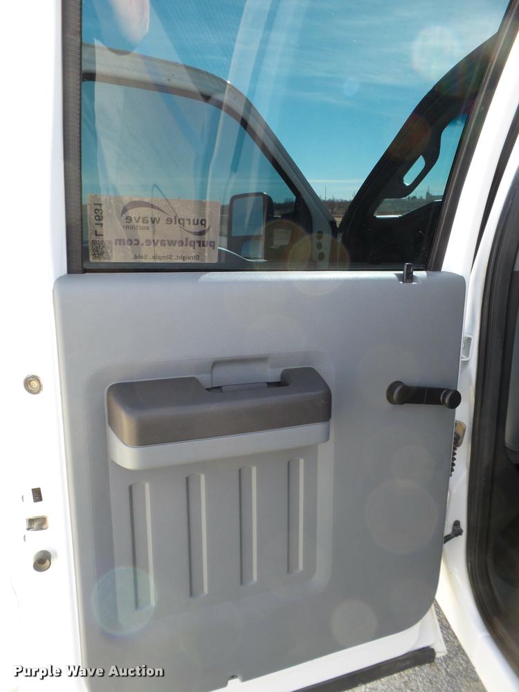 image for item L1631 2011 Ford F250 Super Duty Crew Cab pickup truck