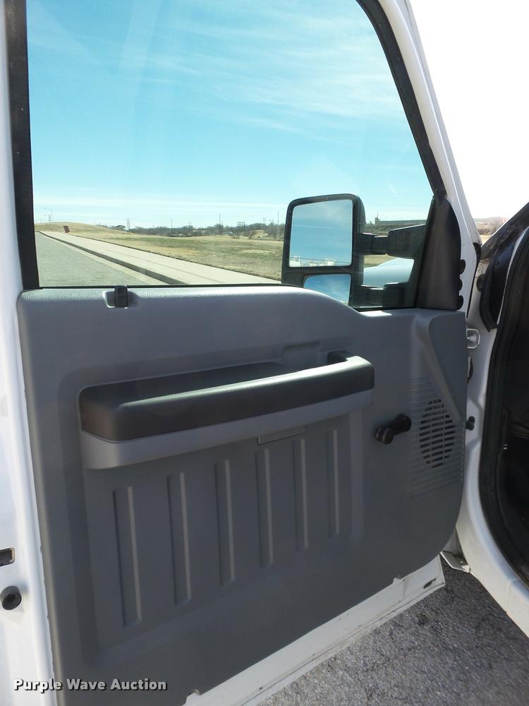 image for item L1631 2011 Ford F250 Super Duty Crew Cab pickup truck