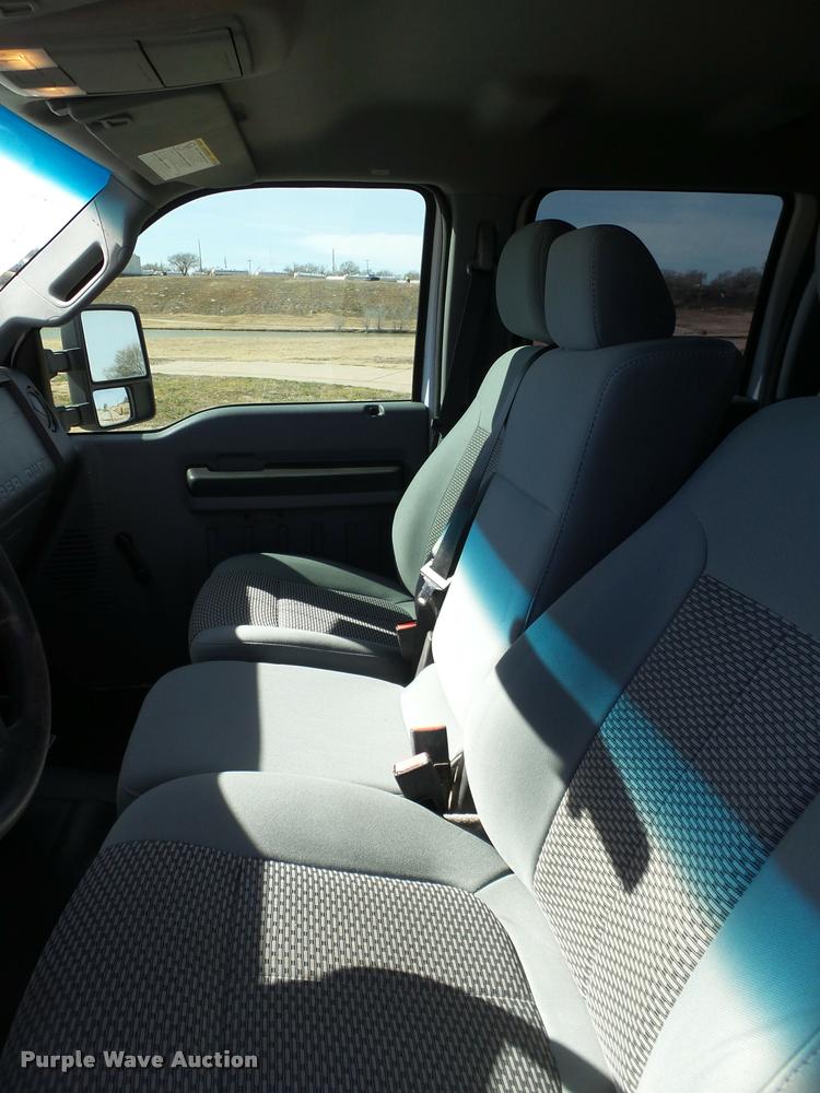 image for item L1631 2011 Ford F250 Super Duty Crew Cab pickup truck