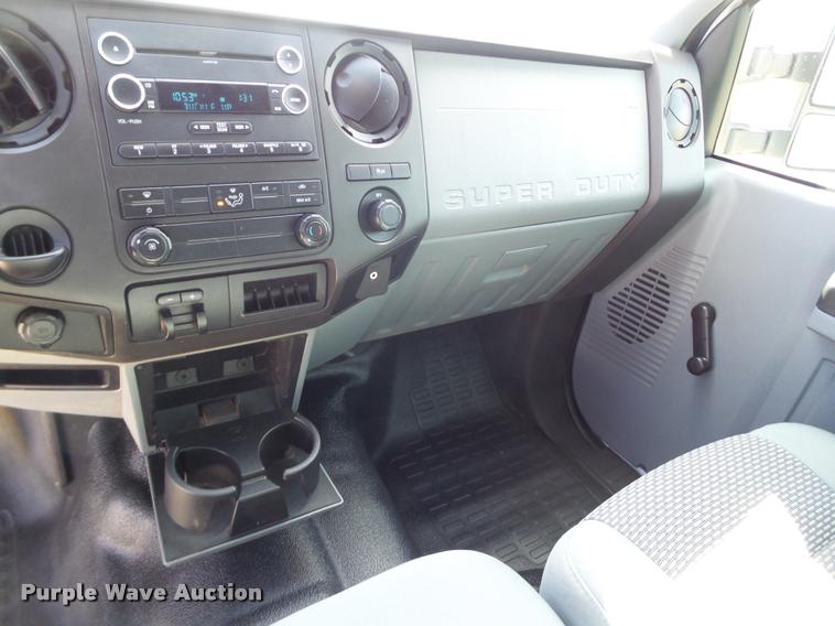 image for item L1631 2011 Ford F250 Super Duty Crew Cab pickup truck