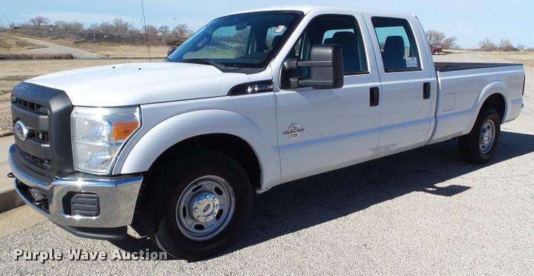 image for item L1633 2011 Ford F350 Super Duty Crew Cab pickup truck