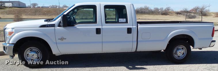 image for item L1633 2011 Ford F350 Super Duty Crew Cab pickup truck