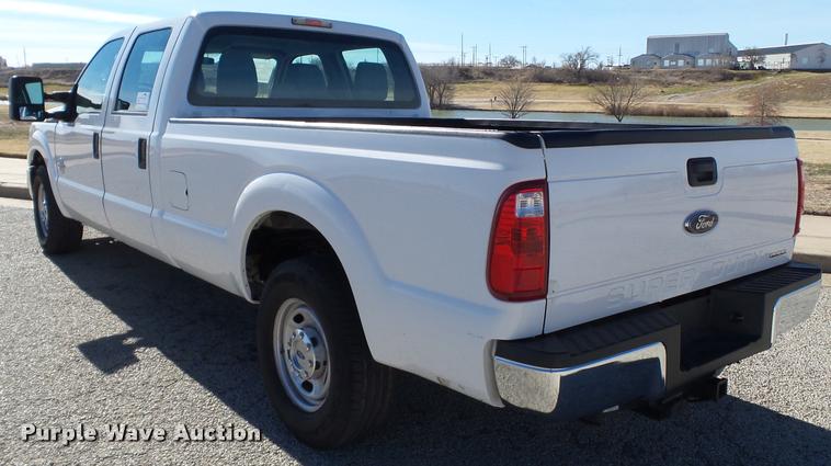 image for item L1633 2011 Ford F350 Super Duty Crew Cab pickup truck