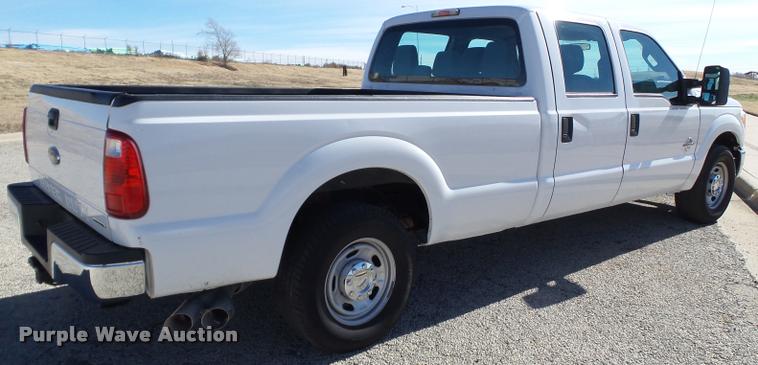 image for item L1633 2011 Ford F350 Super Duty Crew Cab pickup truck