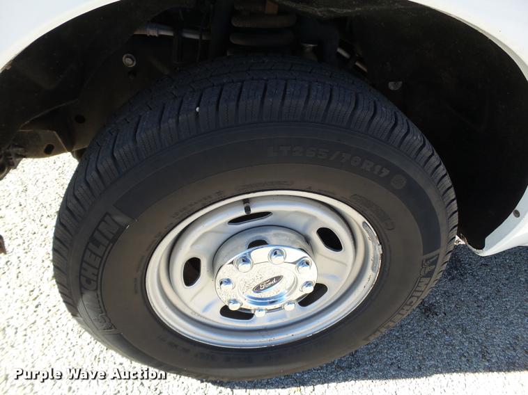 image for item L1633 2011 Ford F350 Super Duty Crew Cab pickup truck