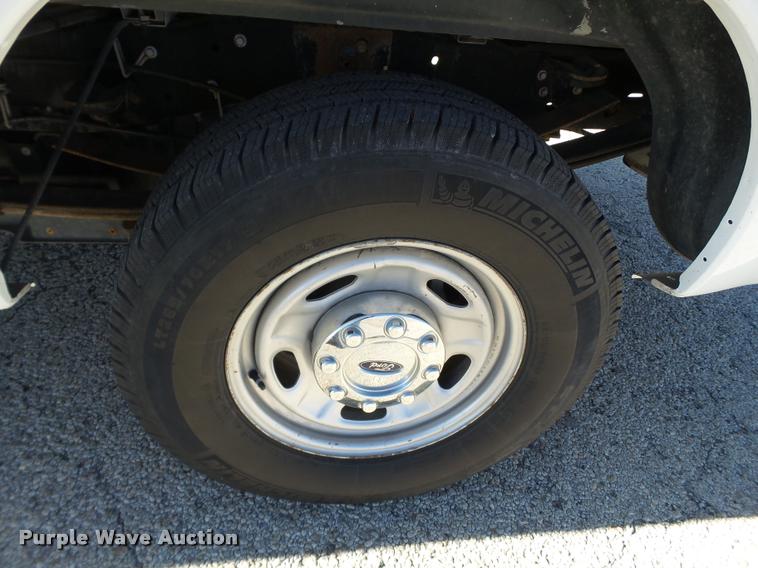 image for item L1633 2011 Ford F350 Super Duty Crew Cab pickup truck