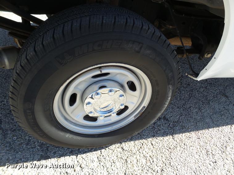 image for item L1633 2011 Ford F350 Super Duty Crew Cab pickup truck