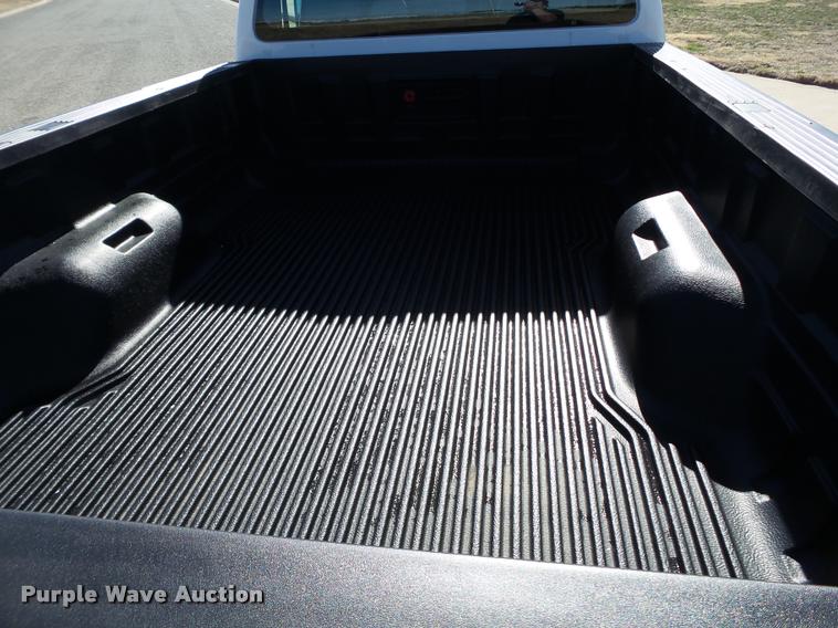 image for item L1633 2011 Ford F350 Super Duty Crew Cab pickup truck