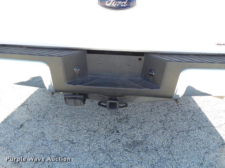 image for item L1633 2011 Ford F350 Super Duty Crew Cab pickup truck