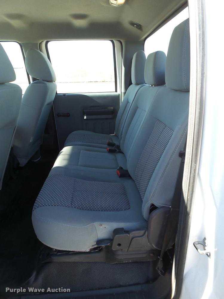 image for item L1633 2011 Ford F350 Super Duty Crew Cab pickup truck