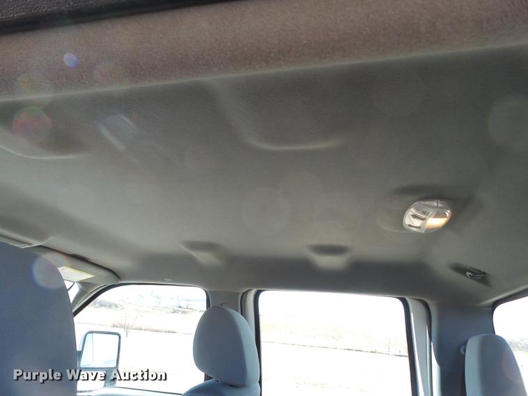 image for item L1633 2011 Ford F350 Super Duty Crew Cab pickup truck