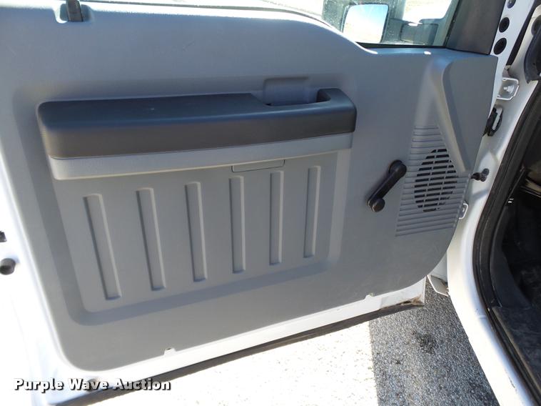 image for item L1633 2011 Ford F350 Super Duty Crew Cab pickup truck