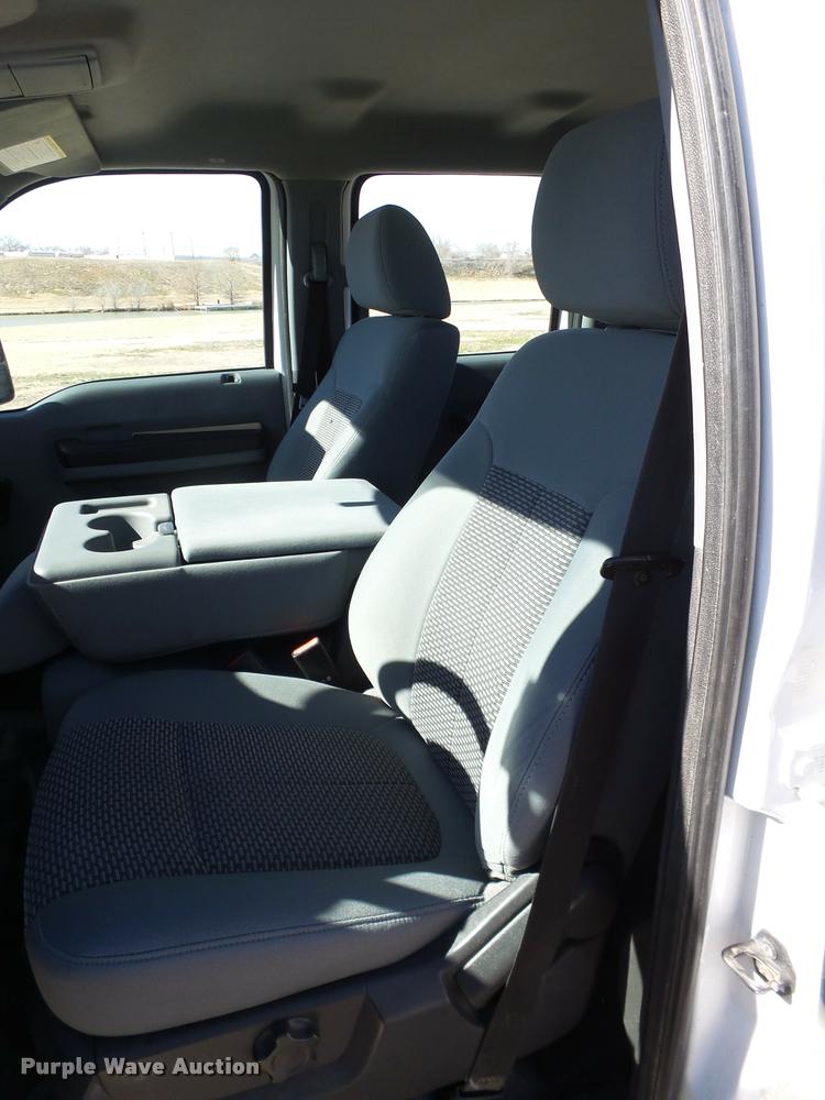 image for item L1633 2011 Ford F350 Super Duty Crew Cab pickup truck