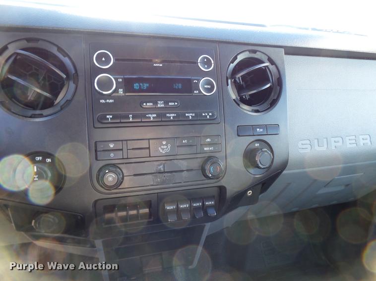 image for item L1633 2011 Ford F350 Super Duty Crew Cab pickup truck