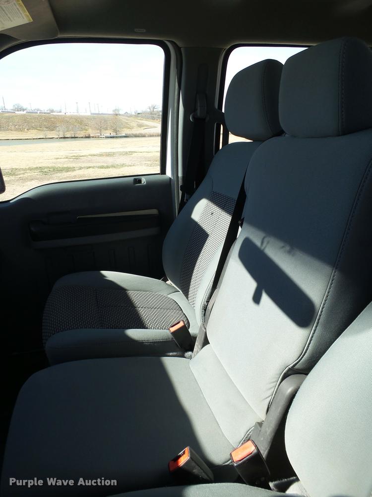 image for item L1633 2011 Ford F350 Super Duty Crew Cab pickup truck