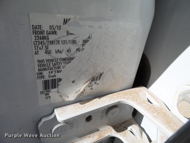 image for item L1633 2011 Ford F350 Super Duty Crew Cab pickup truck