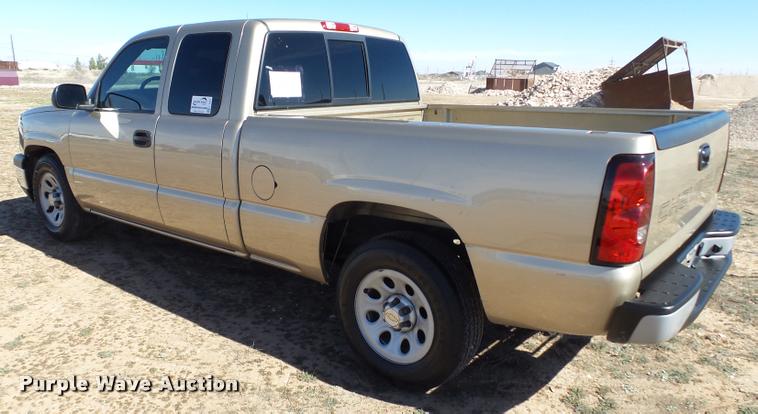 image for item L1657 2006 Chevrolet Silverado 1500 Ext. Cab pickup truck