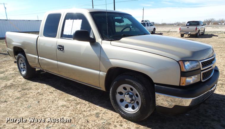 image for item L1657 2006 Chevrolet Silverado 1500 Ext. Cab pickup truck