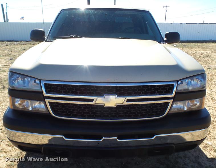 image for item L1657 2006 Chevrolet Silverado 1500 Ext. Cab pickup truck