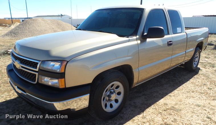 image for item L1657 2006 Chevrolet Silverado 1500 Ext. Cab pickup truck