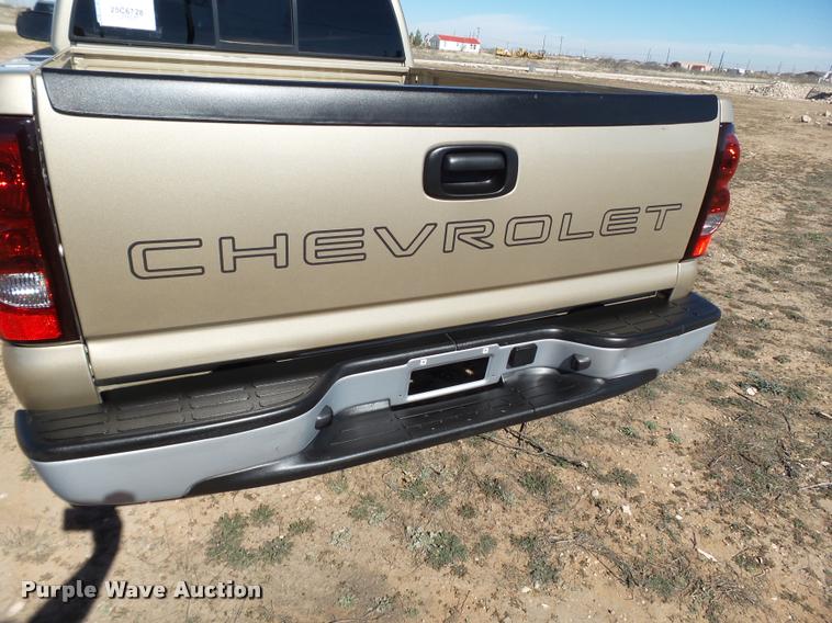 image for item L1657 2006 Chevrolet Silverado 1500 Ext. Cab pickup truck