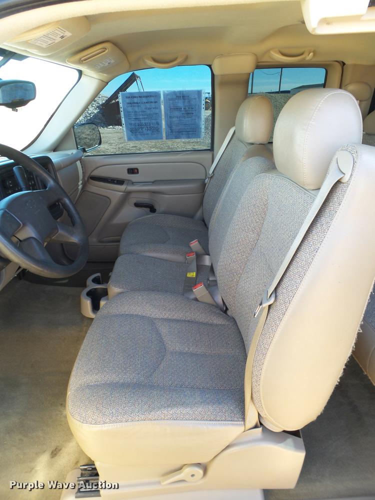 image for item L1657 2006 Chevrolet Silverado 1500 Ext. Cab pickup truck