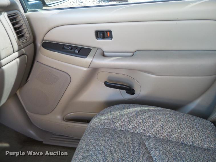 image for item L1657 2006 Chevrolet Silverado 1500 Ext. Cab pickup truck