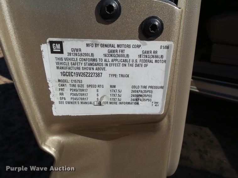 image for item L1657 2006 Chevrolet Silverado 1500 Ext. Cab pickup truck