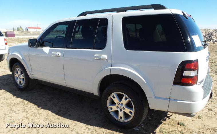 image for item L1658 2010 Ford Explorer SUV