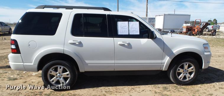 image for item L1658 2010 Ford Explorer SUV