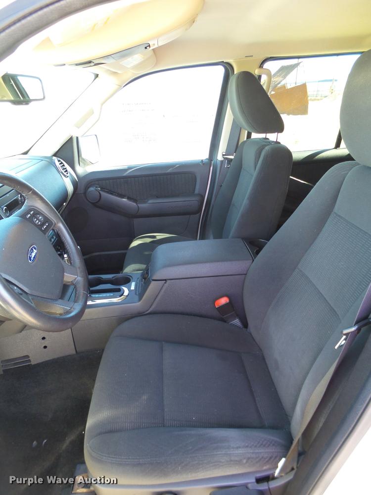 image for item L1658 2010 Ford Explorer SUV