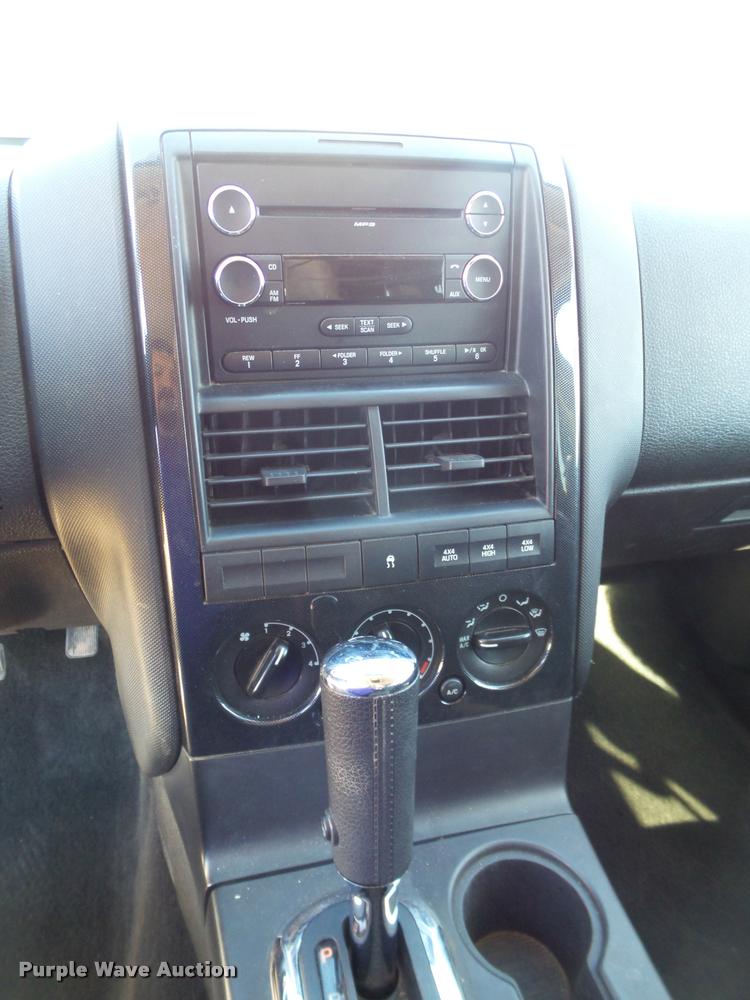image for item L1659 2010 Ford Explorer SUV