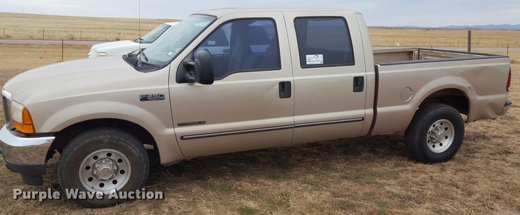 image for item L1732 1999 Ford F250 Super Duty Crew Cab pickup truck