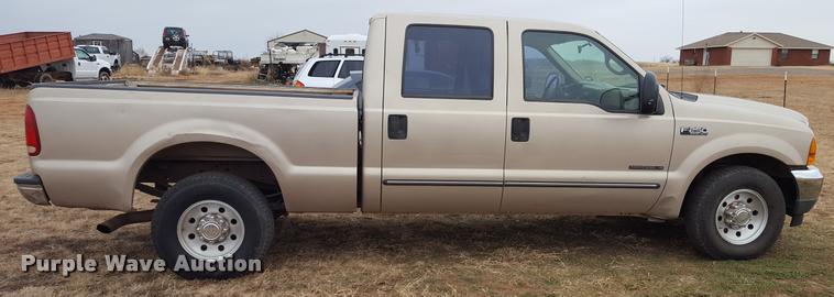 image for item L1732 1999 Ford F250 Super Duty Crew Cab pickup truck