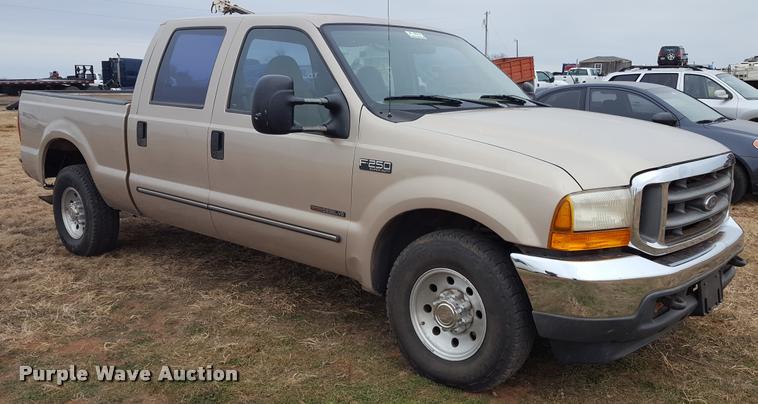 image for item L1732 1999 Ford F250 Super Duty Crew Cab pickup truck