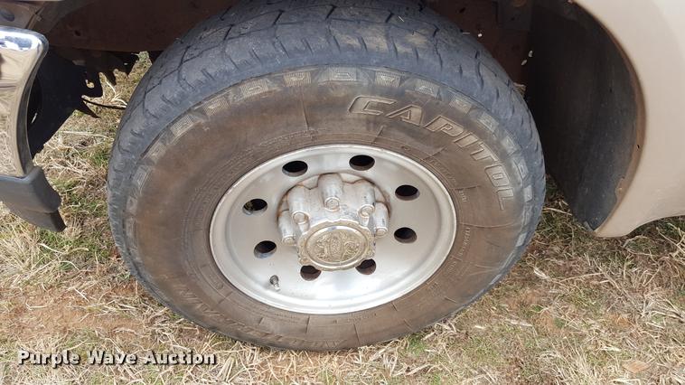 image for item L1732 1999 Ford F250 Super Duty Crew Cab pickup truck