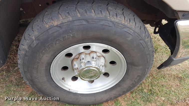 image for item L1732 1999 Ford F250 Super Duty Crew Cab pickup truck