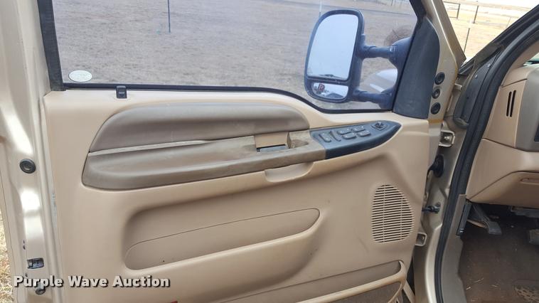 image for item L1732 1999 Ford F250 Super Duty Crew Cab pickup truck