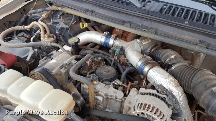 image for item L1732 1999 Ford F250 Super Duty Crew Cab pickup truck