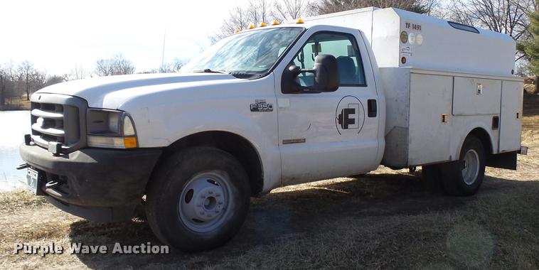 image for item L7211 2004 Ford F350 Super Duty XL utility truck