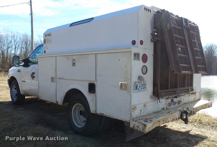 image for item L7211 2004 Ford F350 Super Duty XL utility truck