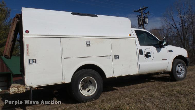 image for item L7211 2004 Ford F350 Super Duty XL utility truck
