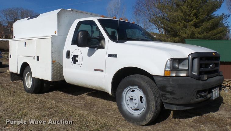 image for item L7211 2004 Ford F350 Super Duty XL utility truck
