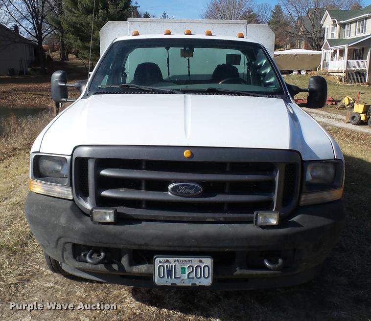 image for item L7211 2004 Ford F350 Super Duty XL utility truck