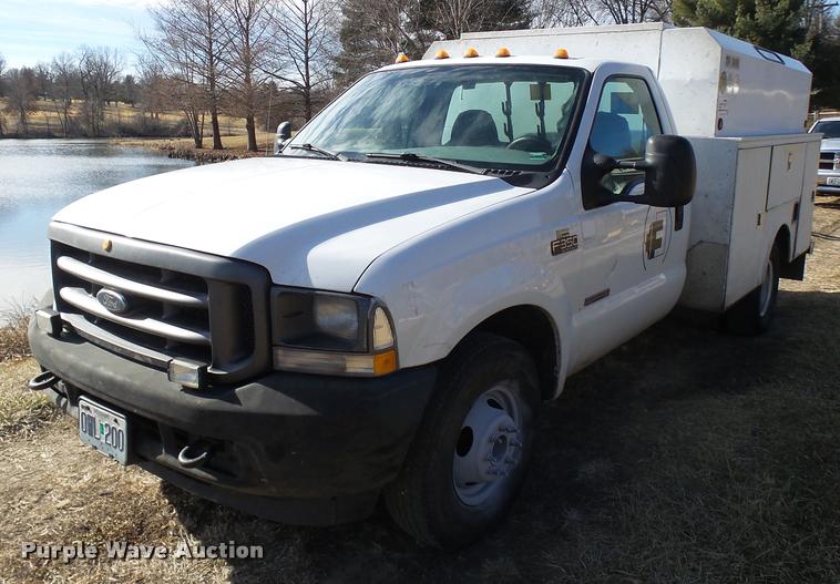 image for item L7211 2004 Ford F350 Super Duty XL utility truck