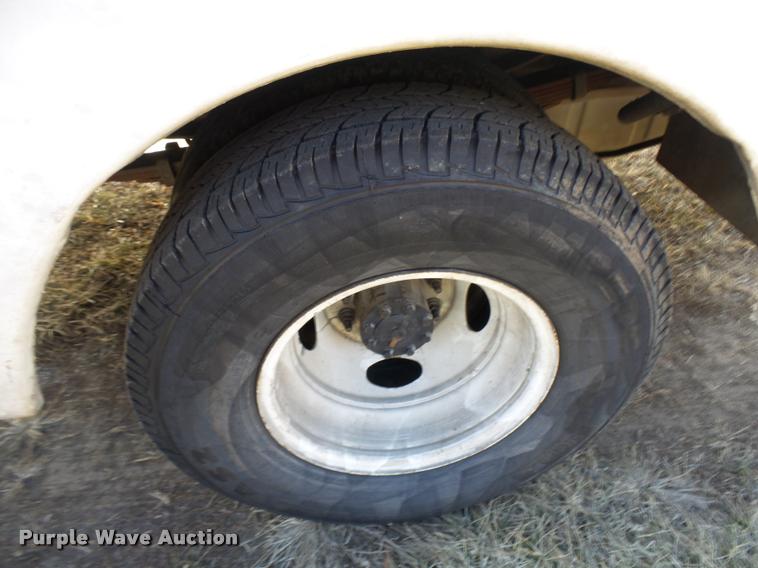 image for item L7211 2004 Ford F350 Super Duty XL utility truck